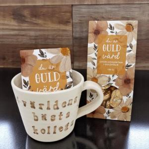 Presentset Kollega (mugg, chokladhjärtan och kort)