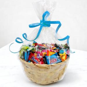 Presentkorg med 1,5 kg godis
